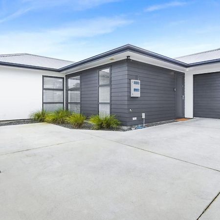 Modern And Central With 2 Ensuites -By Kosh Bnb Hamilton Exterior photo